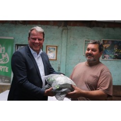 Associação de Reciclagem Campolarguense recebe uniformes do Programa Coleta Mais